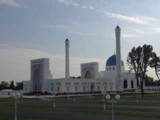 ユーヌサバッド地区に新モスク誕生